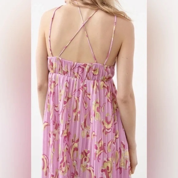 Zara Pink Floral Print Pleated Dress (19) - Picture 4 of 9